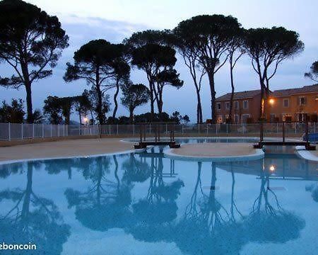 קאלביסון Maison Climatisee Avec Piscine Chauffee מראה חיצוני תמונה