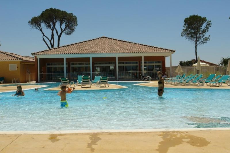 קאלביסון Maison Climatisee Avec Piscine Chauffee מראה חיצוני תמונה