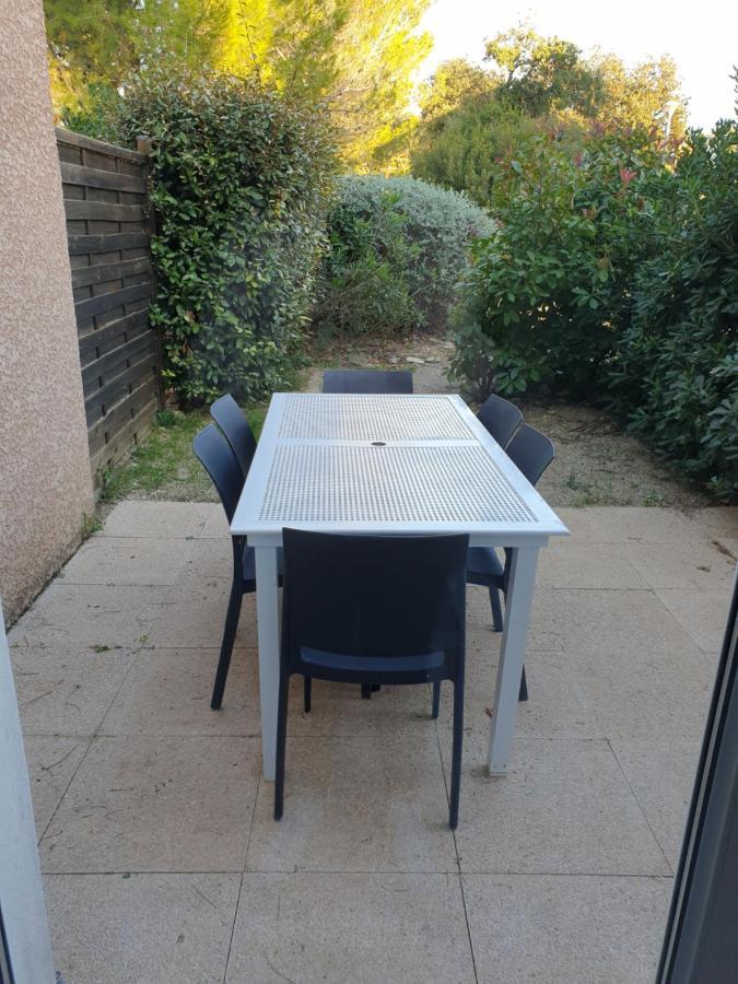 קאלביסון Maison Climatisee Avec Piscine Chauffee מראה חיצוני תמונה