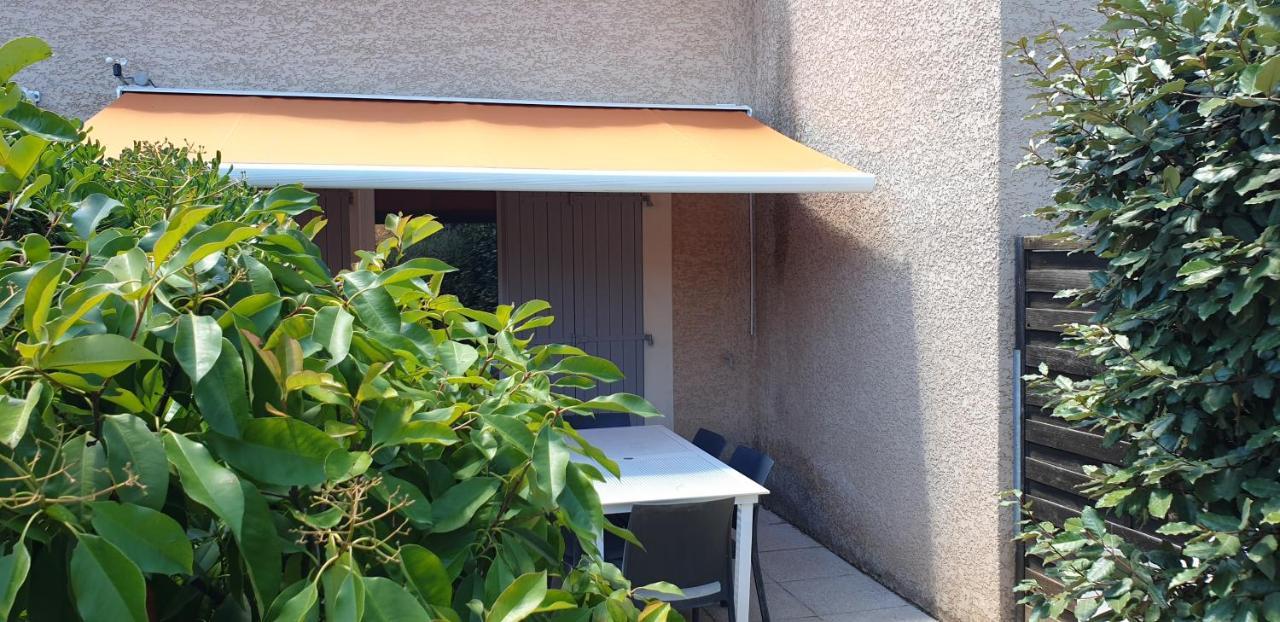 קאלביסון Maison Climatisee Avec Piscine Chauffee מראה חיצוני תמונה